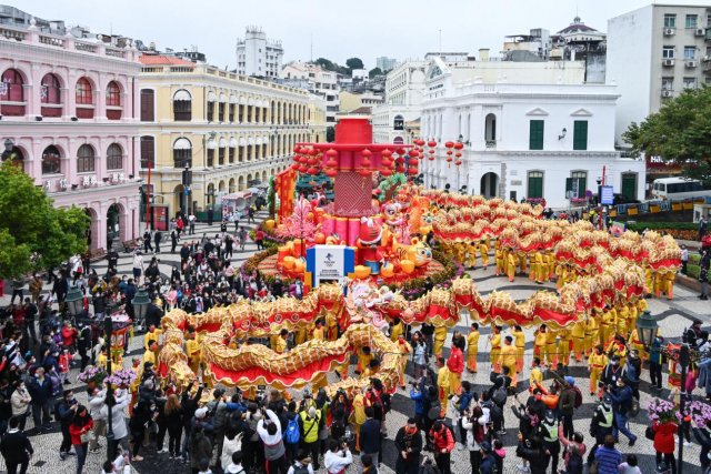 澳门特区政府旅游局|送祝福 迎新春 澳门举行金龙醒狮巡游活动