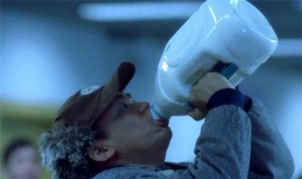 食物|游本昌吃坏食物王宝强喝牛奶,而她吃20个鸡腿,见到鸡腿就想吐