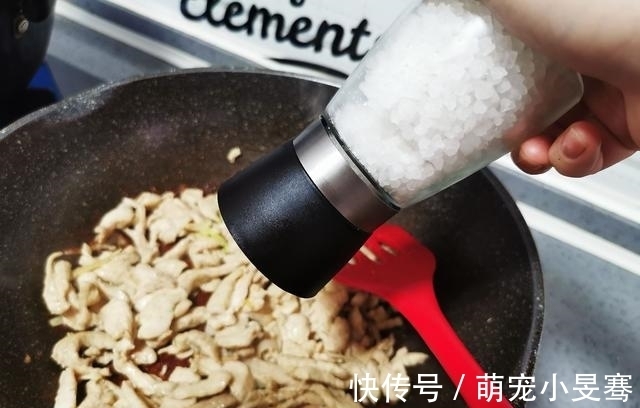 关晓彤晒出减肥食谱，全是妈妈亲自搭配，难怪个高还那么瘦，服气