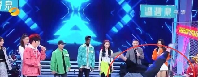 跳舞|天天向上：王一博带领一波王炸来跳舞，钱枫炫技翻车，他笑好大声