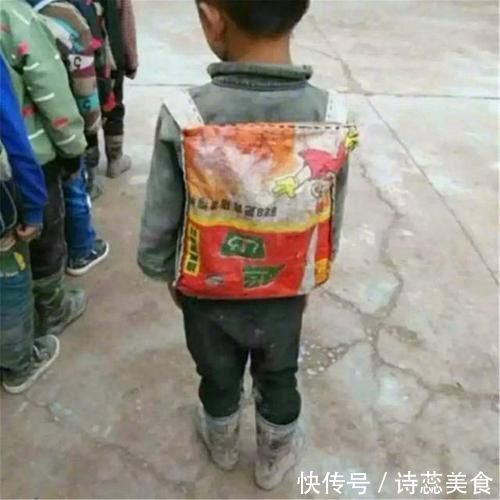 老师|8岁男孩总穿一身旧衣服,老师约见家长后,发现爸爸穿了一身名牌