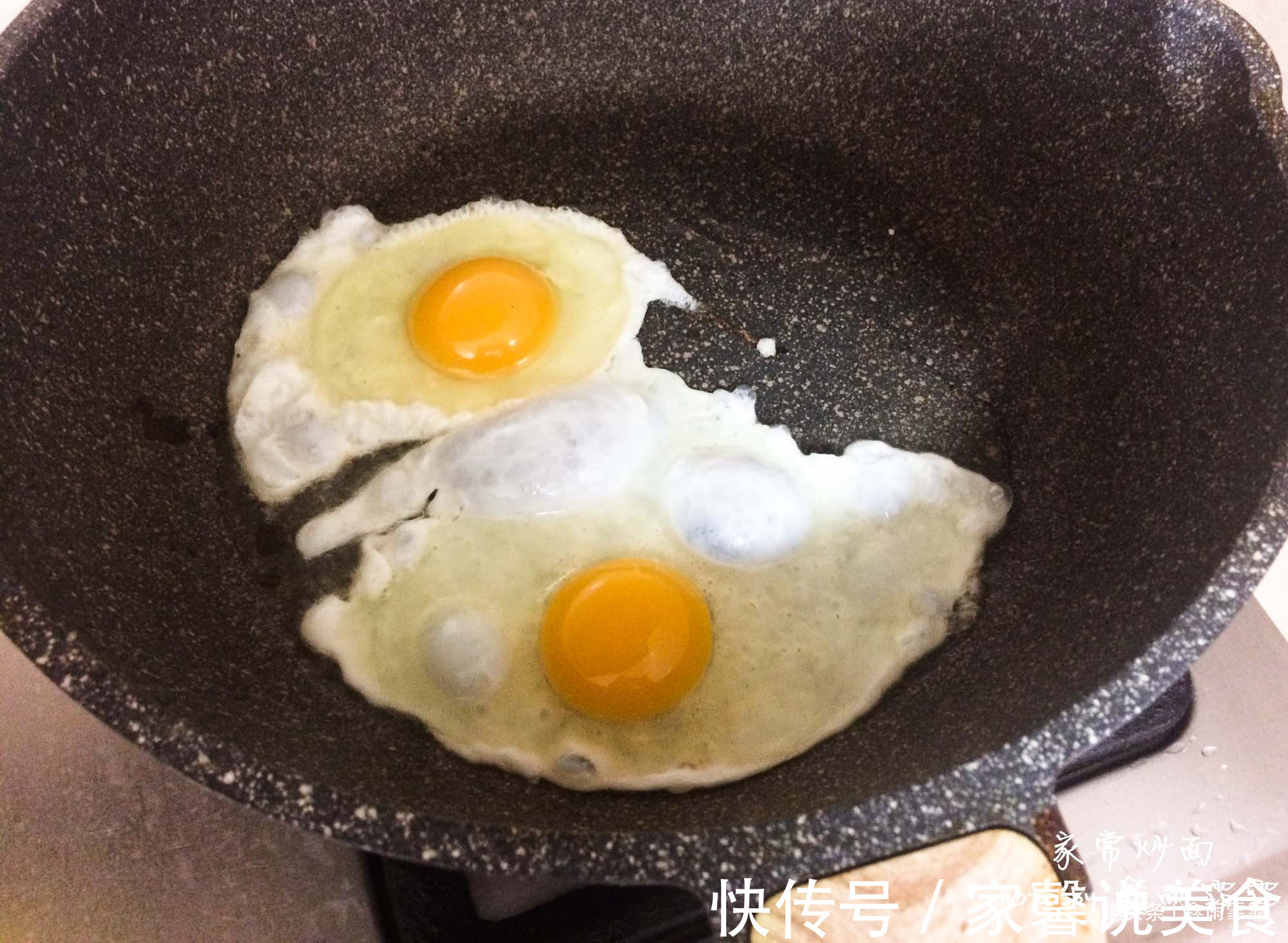 一个人在家,没心思做饭,弄一碗炒面,不仅能填饱肚子,营养足够