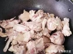 小鸡炖蘑菇:味道鲜美,肉质细嫩!