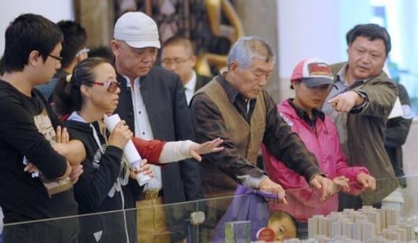 利率|75万的房贷,30年利息有多少?银行员工:有人傻傻给银行送钱