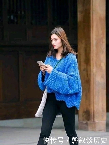 佳人|街拍穿着时尚的美丽佳人，时髦搭配与五官精致，如同美景让人难忘