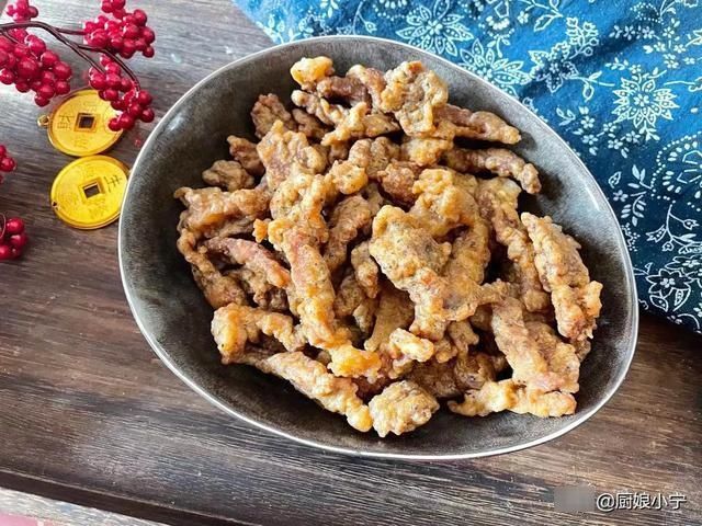 炸小酥肉，面糊是基础，白酒是关键，花椒才是灵魂，这样做才正宗