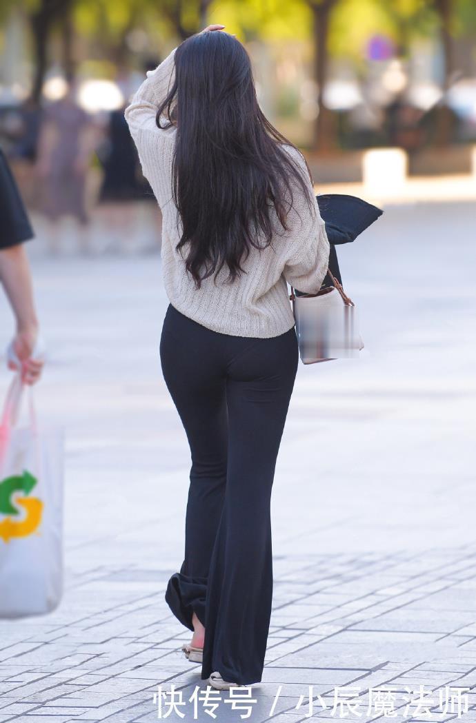 不失|美女穿搭:针织面料的上衣,搭配黑色的喇叭裤,简约且不失魅力