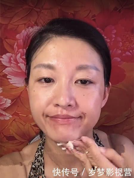 女子卸妆像是换个人,原来鼻子下巴都是假的,网友:美女秒变大妈!