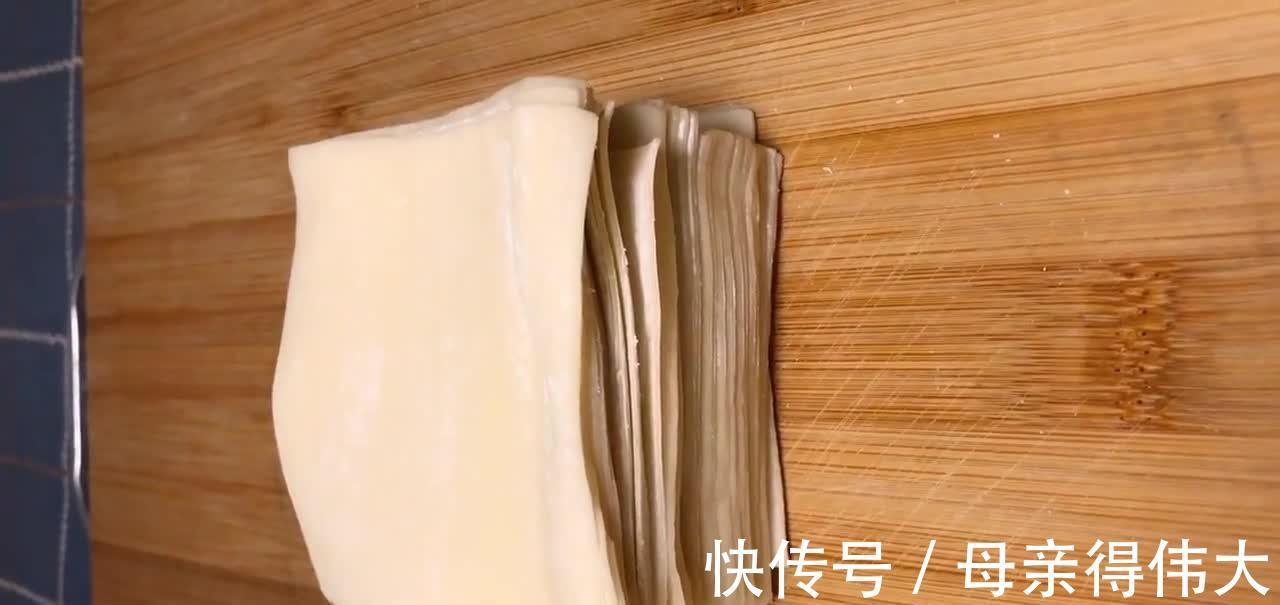 自制零食油炸馄饨皮，香辣酥脆风味独特，比辣条更好吃