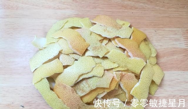 柚子果皮不要扔,晒干打成粉放厨房,一年能省不少钱!