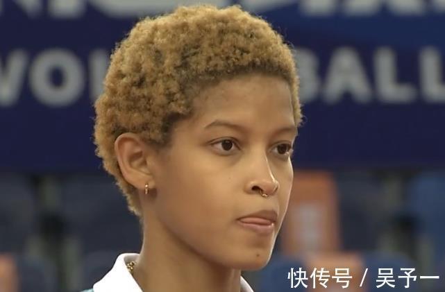 金软景|3-0！卫冕冠军13战全胜仅丢1局，单局25-12横扫劲旅，李盈莹18分