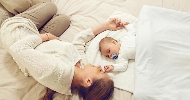 妈妈|和孩子一起睡的父母,一般都有这几种“怪癖”,看看你中了几个