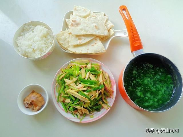 主食|早餐不知道吃什么?来我家看看,两主食加炒菜汤羹,简单美味