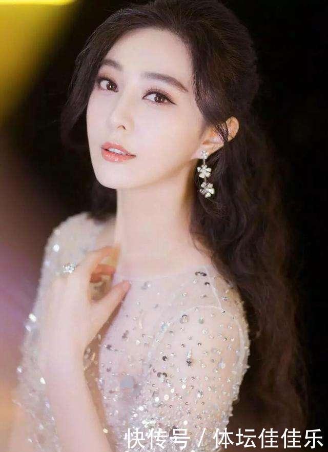 女人脸型分5种,鹅蛋脸是完美脸,圆脸很可爱,大饼脸影响颜值