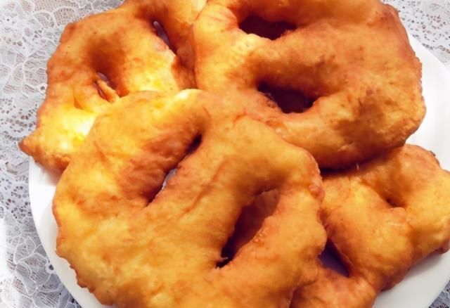 面粉这做法最好吃了,香酥松软且各个鼓起,比油条好吃更好做
