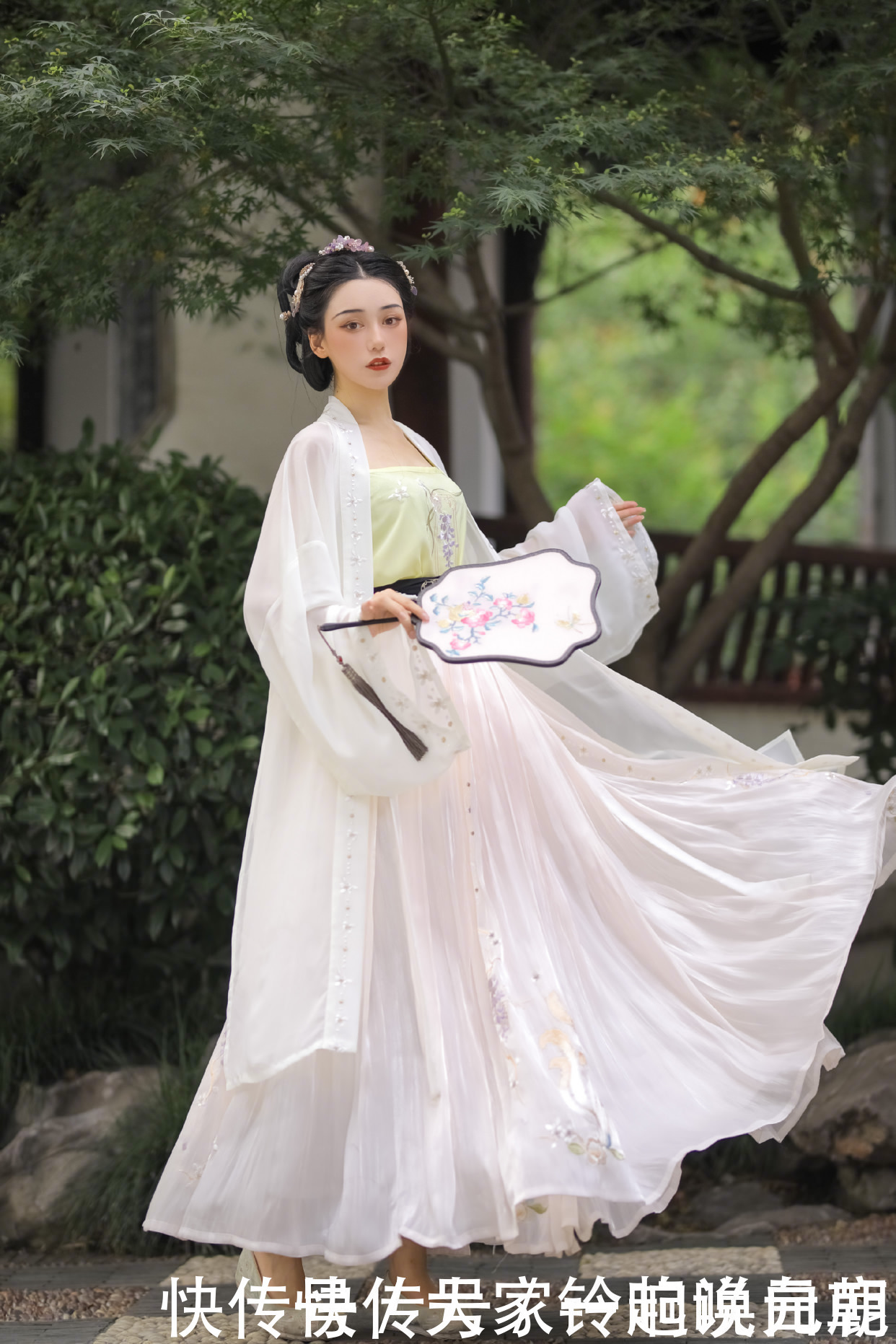 廉价感|精致好看的“七尾狐”汉服,大多数人不愿入手,这是怎么回事呢