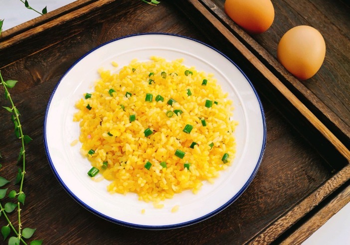 做蛋炒饭时,米饭不要直接入锅炒!多做一步,米粒金黄,粒粒分明