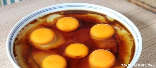 早餐别总包子油条,学会这道卧鸡蛋,8分钟上桌,简单营养又好吃