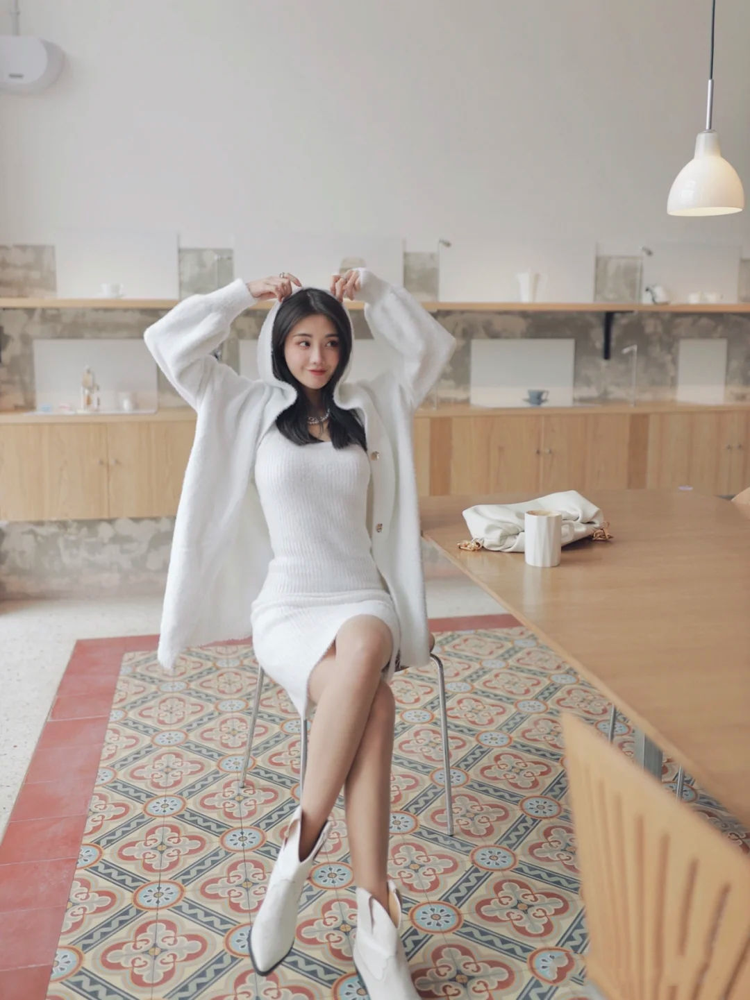 想要穿搭出女神范，尝试一身白色的穿搭，减龄又显清纯