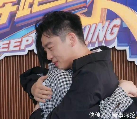 跑男里秀恩爱|苗苗郑恺跑男里秀恩爱,有谁注意baby投射的羡慕眼神了?一共3次