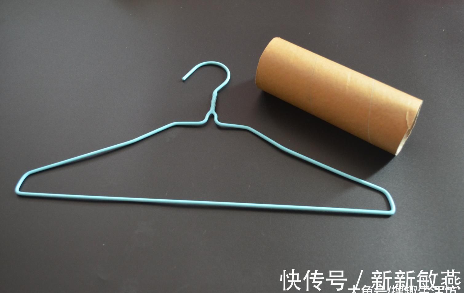 纸筒粘在旧衣架上面, 很多人不知道有啥用, 看完你会感谢我的