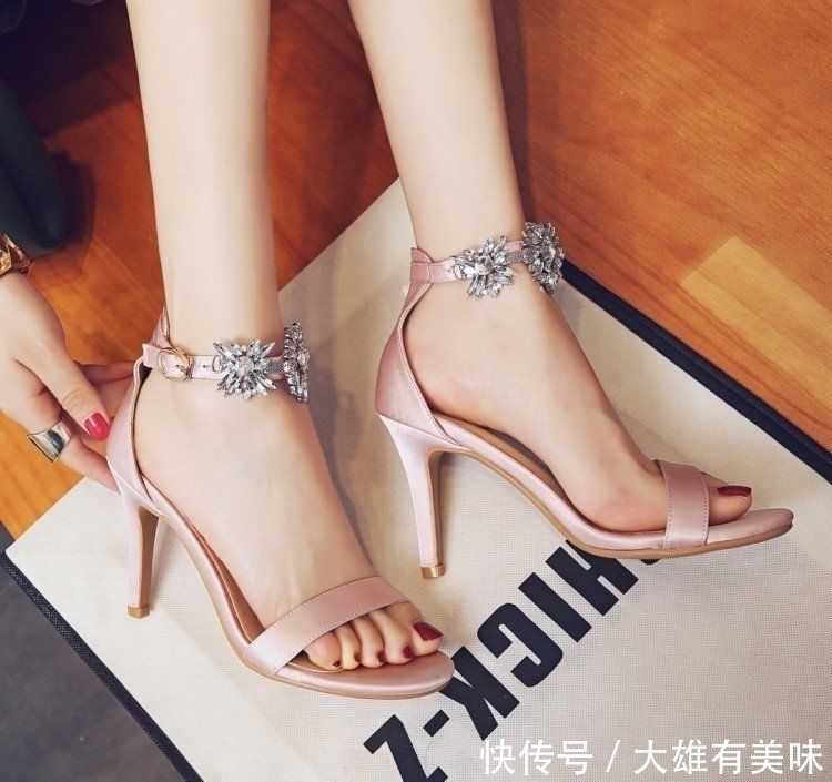 天啊这么有女人味的高跟鞋,被高跟控的老婆看到了一下买了六双
