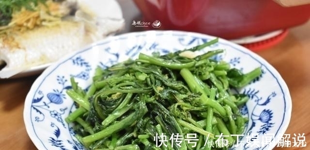玉米海鲜菇鱼汤|两口子的晚餐，一荤一素一汤，实惠又好吃，吃着舒服，光盘不浪费