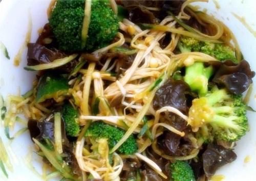 西蘭花和此物一起炒，多給小孩吃，提高智力，個(gè)頭猛，身體更健康