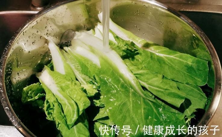 秋天包饺子,萝卜大白菜靠边站,用这食材做馅真鲜,越吃越想吃