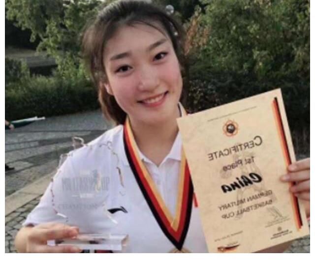 世青賽|“女版詹姆斯”李夢(mèng)：女籃的硬核甜心，拒絕西班牙富商只嫁中國(guó)人