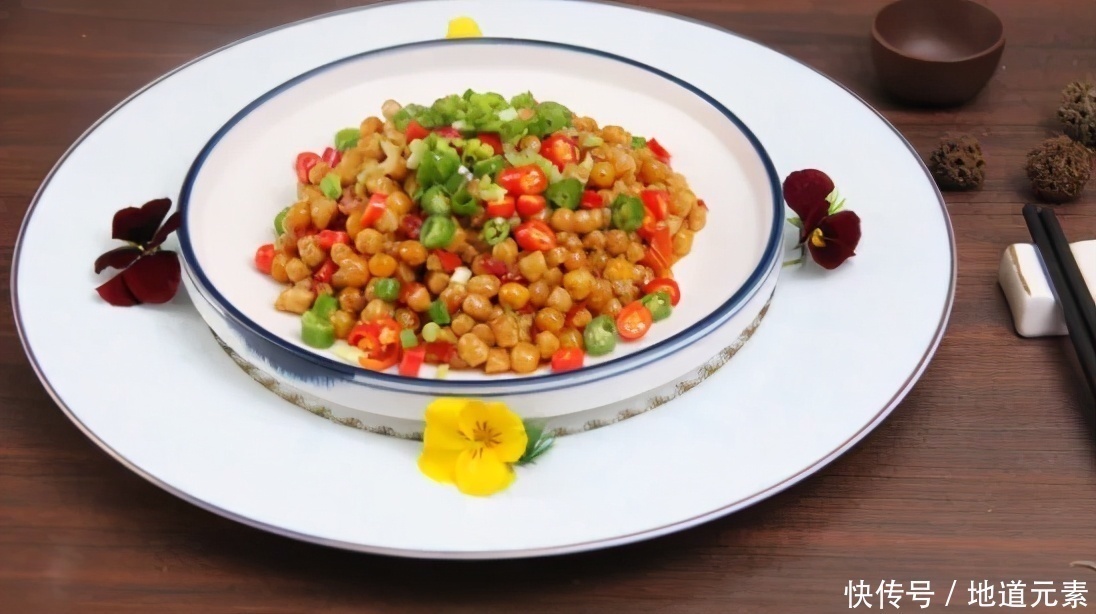 素燕窝|56岁日本主妇给丈夫做神级便当,连李小龙都不放过,网友:太创意