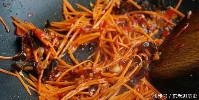 家常|鱼香肉丝家常版做法,简直太下饭!