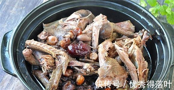 天气寒冷，吃鸽胜过鸡和鸭！上锅一蒸香气四溢，高蛋白好消化！