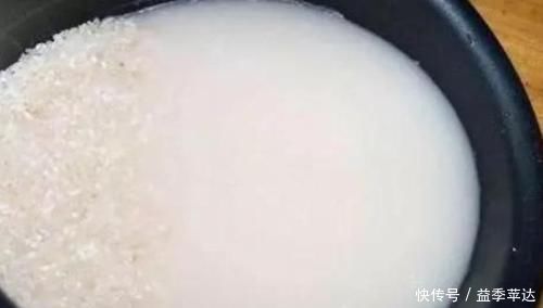 浇灌|养花用什么水浇灌2种'万能浇花水',浇啥花都能越长越旺盛