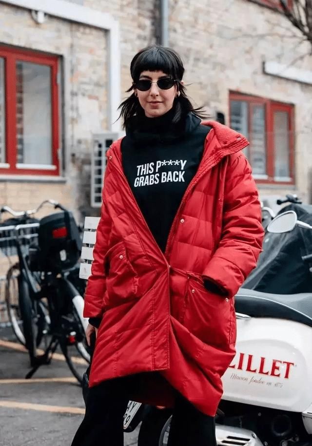 穿羽绒服时，只知道黑色？2021的“流行色”来了，时髦显高级