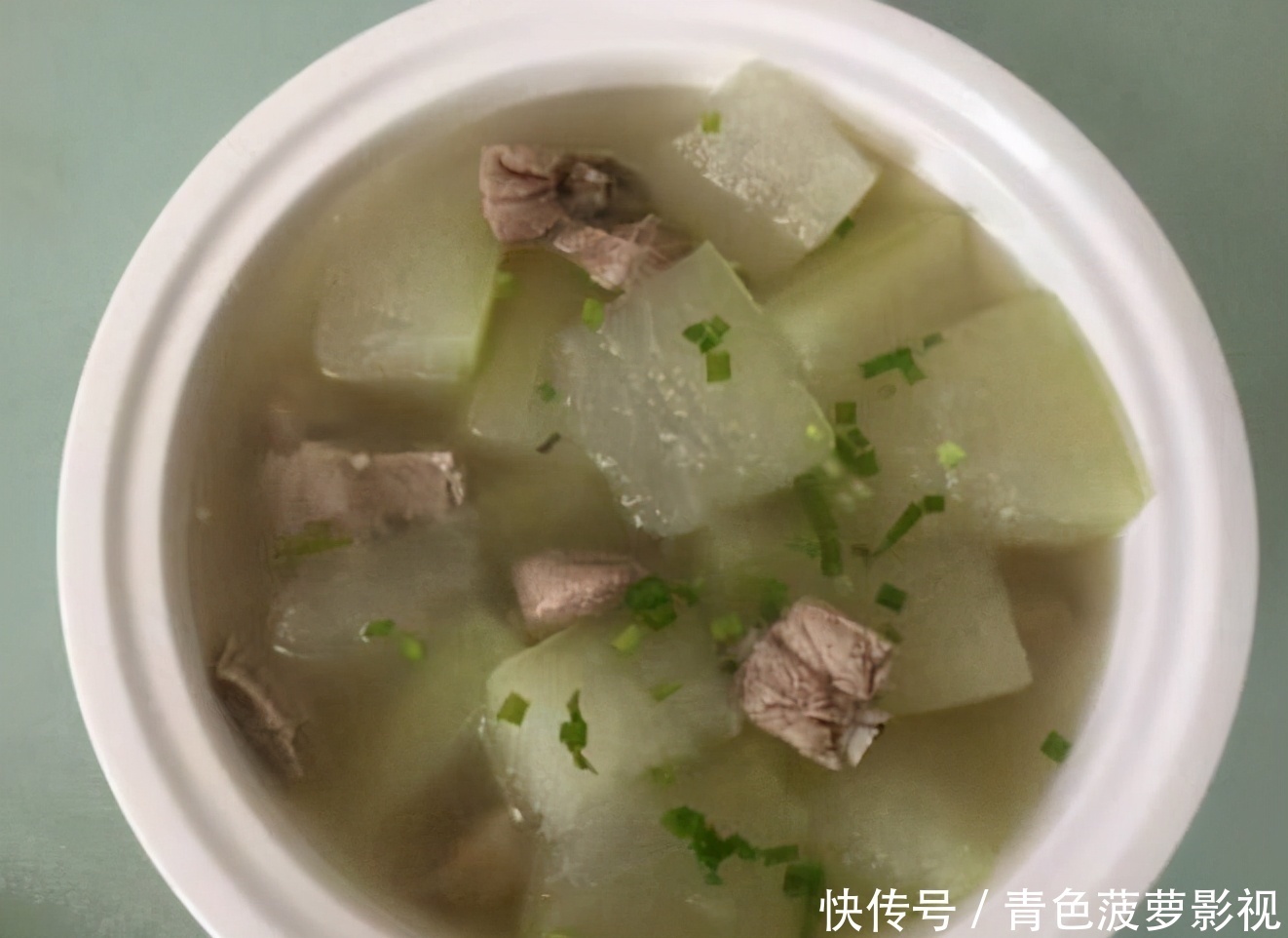 女性担心老太快，多吃3种食物，美容养颜，提高身体免疫力