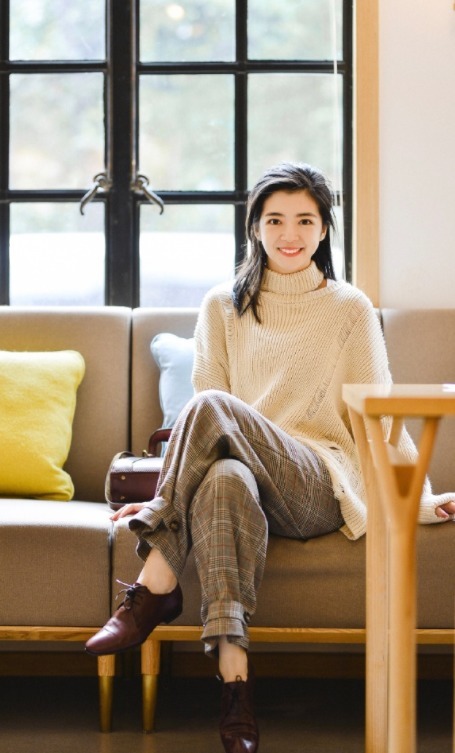 小姐姐 基础款毛衣怎么穿出高级感?看看这些保暖舒适的穿搭,精致洋气