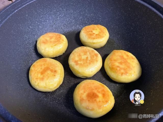 我家最近爱上了这款早餐饼,不用发酵,金黄暄软,连吃3天都不腻