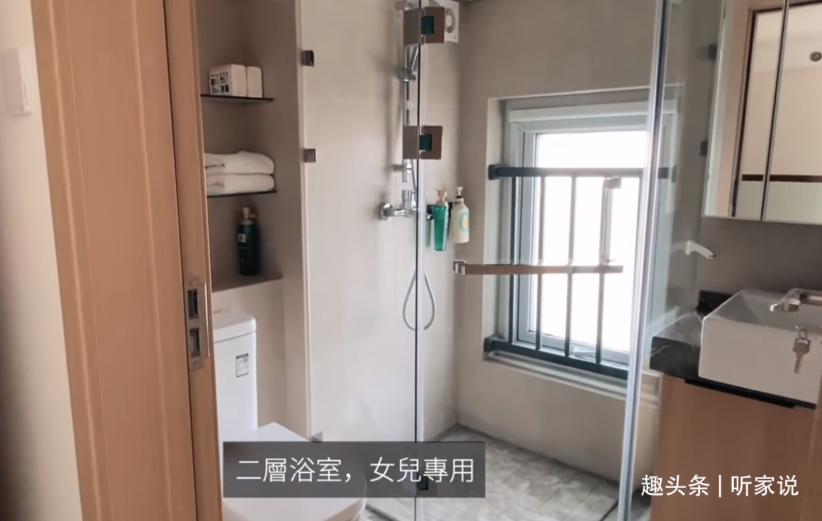 卫生间|母女二人住进空无一物的家里,坚持每日收拾,极简主义生活太干净