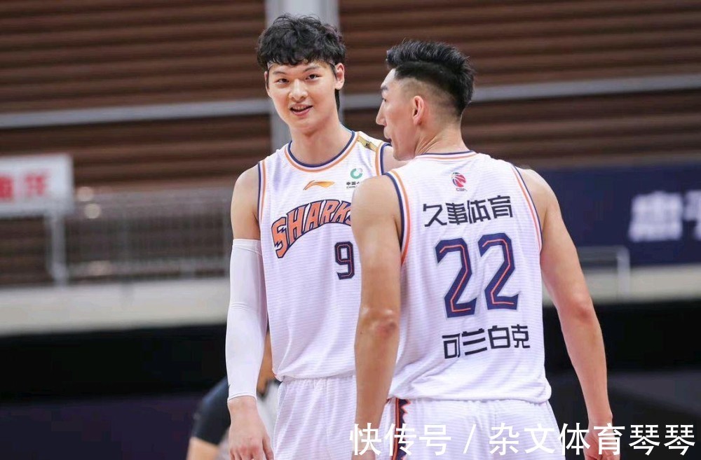变阵|开局13-0,上海三巨头41+6爆发,王哲林8分被弃用,李春江变阵成功