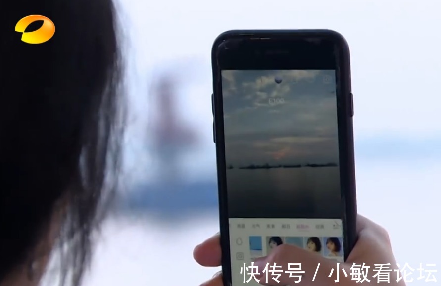 差距|勤俭不是装的！中餐厅首次曝光黄晓明和赵丽颖的手机，差距太大