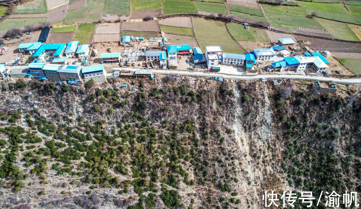 西藏|西藏与云南交界处的悬崖村，进出道路难行，风光却美如世外桃源