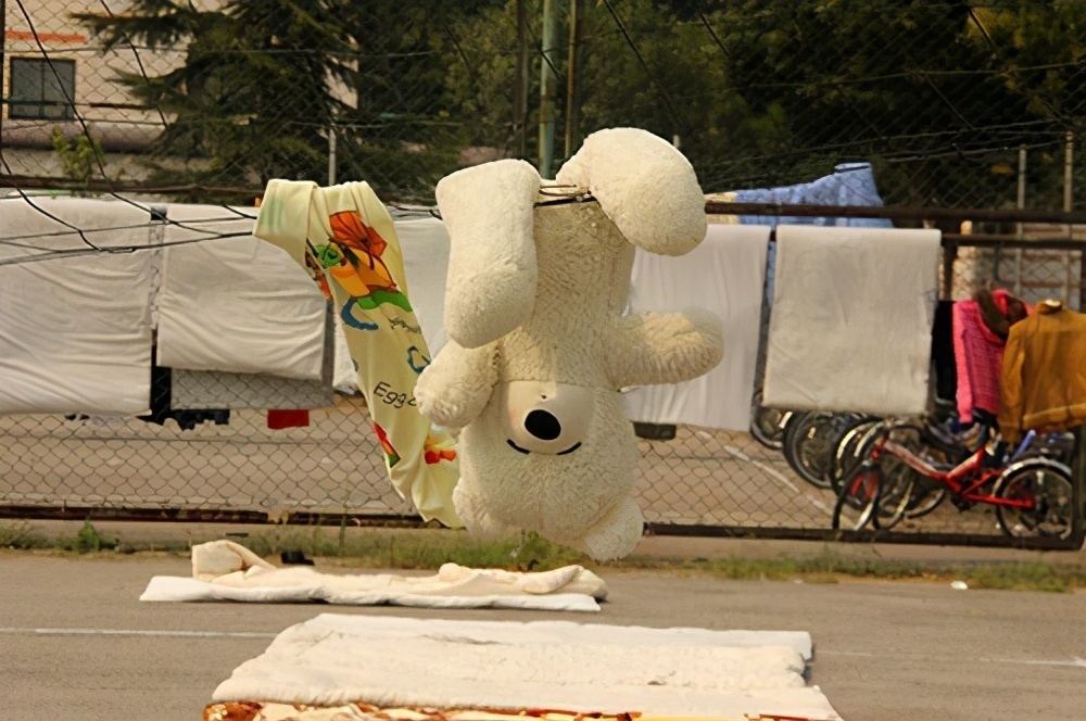 |大学生“晒被子”花样百出,一个比一个搞笑,网友浮想联翩呐