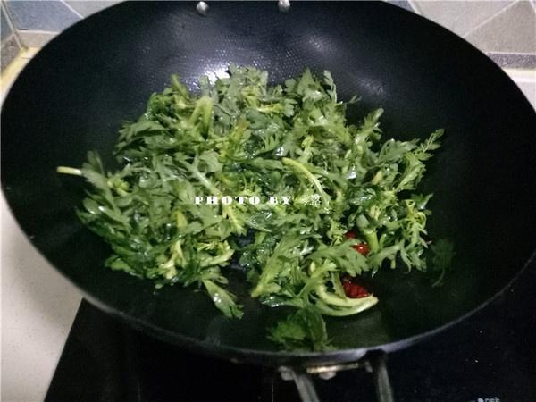 茼蒿|“这道菜”缓解失眠最厉害，隔三差五吃1次，一觉睡到自然醒！