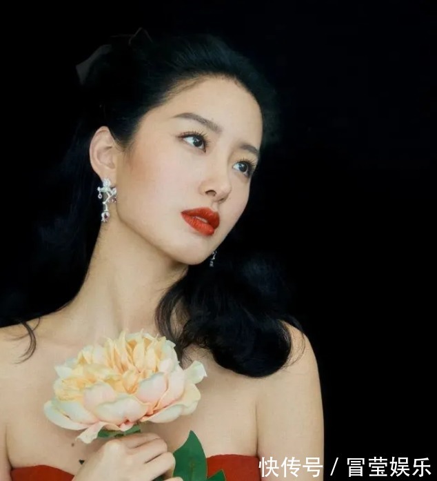 女生|建议想换“发型”的女人秋天少碰下面4款,容易拉低你的气质