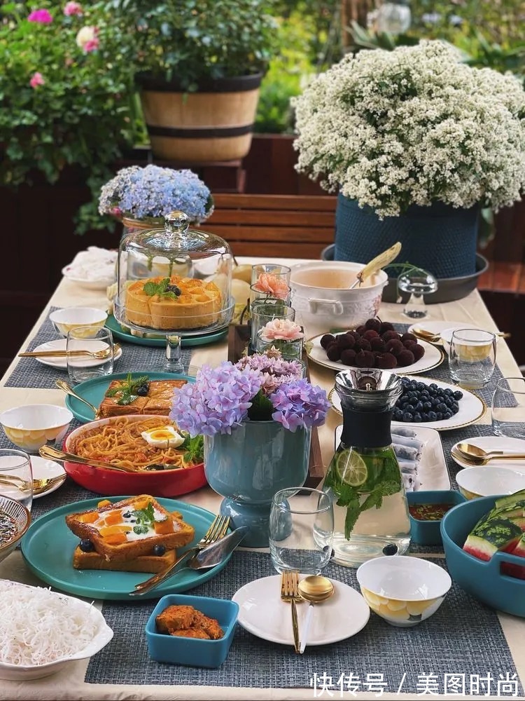 下午茶|一楼430㎡大院子，用1年半建成花园，网友：你这是建了个公园吧？