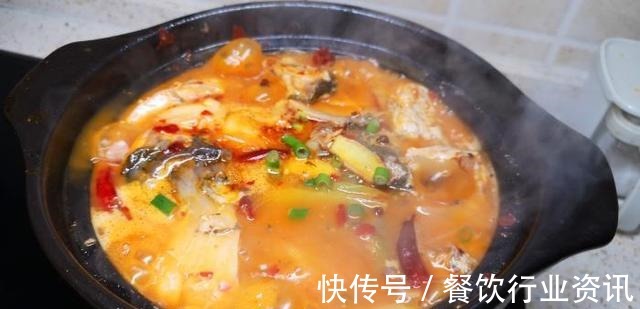 鲤鱼这样做，实在太香了，不蒸不炸不红烧，一顿能多吃两碗米饭