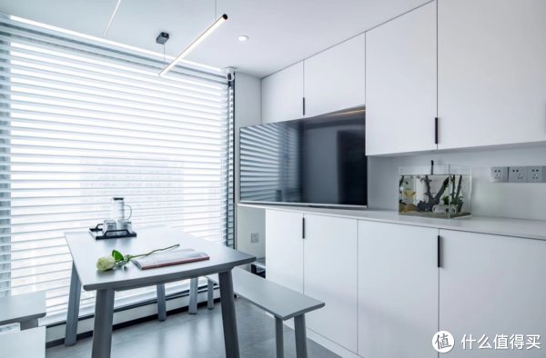 装出禁欲感，超实用的设计没有浪费一丝空间|魔都46㎡ 复式| 厨房