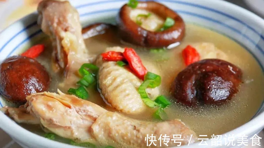 鸡汤怎么炖清亮鲜香,营养美味牢记2不用3窍门,鸡汤好喝人人夸