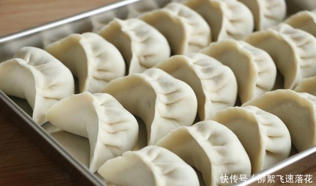 馅料|冬天,我家常吃这馅料饺子,馅料鲜美又多汁,上桌全家抢着吃